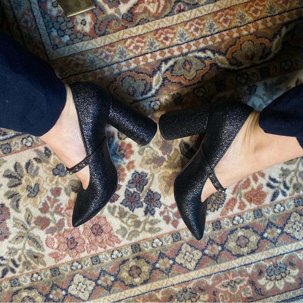 Pointed toe heels